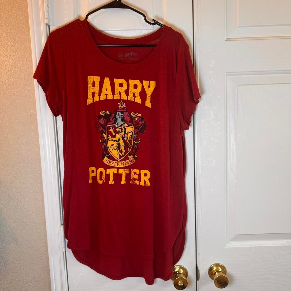 Wizard of World of Harry Potter Gryffindor Shirt from Universal Studios, Sz YXL